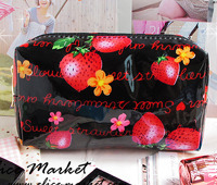 [세일] strawberry pattern pouch